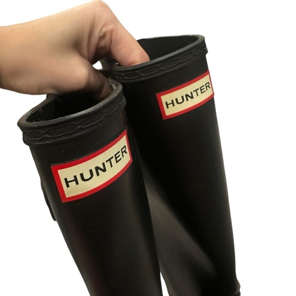 Hunter Women's Original Matte Tour Buckle Strap Rain Boots - Picture 9 of 11